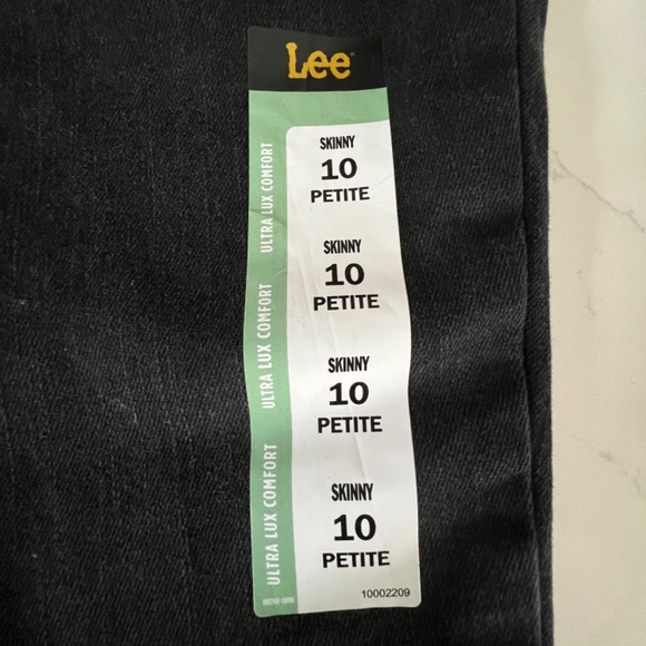 NWT: LEE Skinny High Rise - Size 10P - Picture 12 of 12